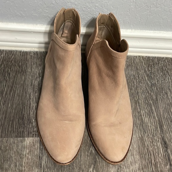 Used GB Gianni Bini Tan Bootties Size 7 - Picture 1 of 8